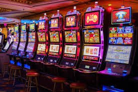 bandar4d Top Trend Gaming dashboard showing trending slots, esports, and live-dealer tiles